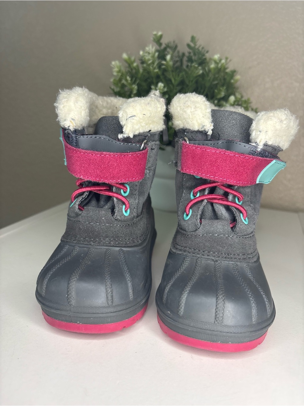 Cat & Jack Toddler Girls Gray Pink Winter Snow Boots Size 5 Faux Shearling